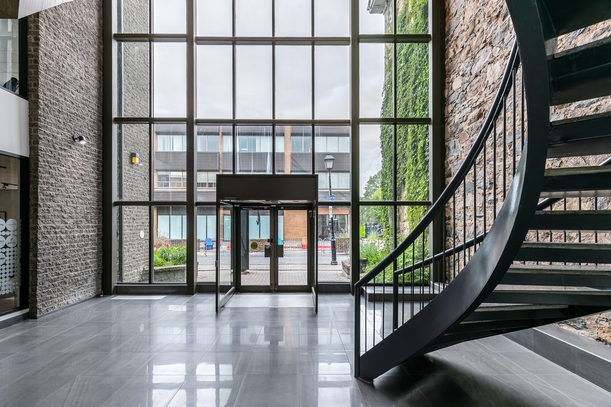 50 Rue Saint-Charles O, Longueuil, QC for lease Primary Photo- Image 1 of 28