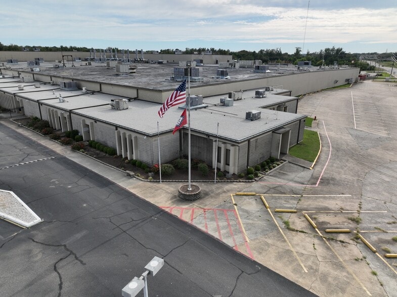 1 Poulan Dr, Nashville, AR for lease - Primary Photo - Image 1 of 6