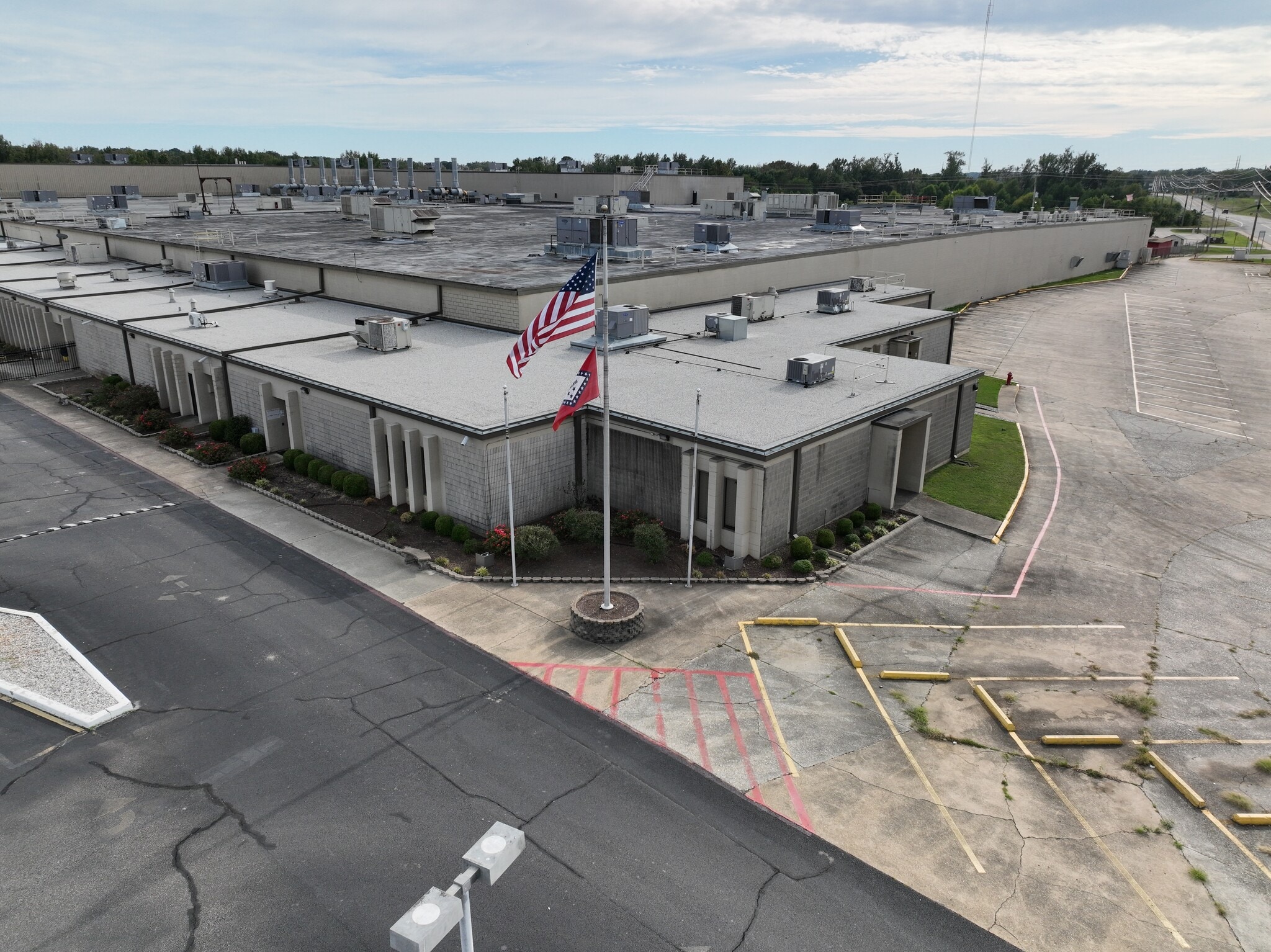 1 Poulan Dr, Nashville, AR for lease Primary Photo- Image 1 of 7