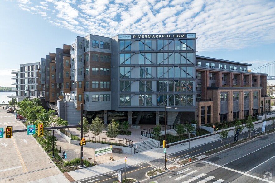 501 N Christopher Columbus Blvd, Philadelphia, PA for lease - Primary Photo - Image 1 of 3