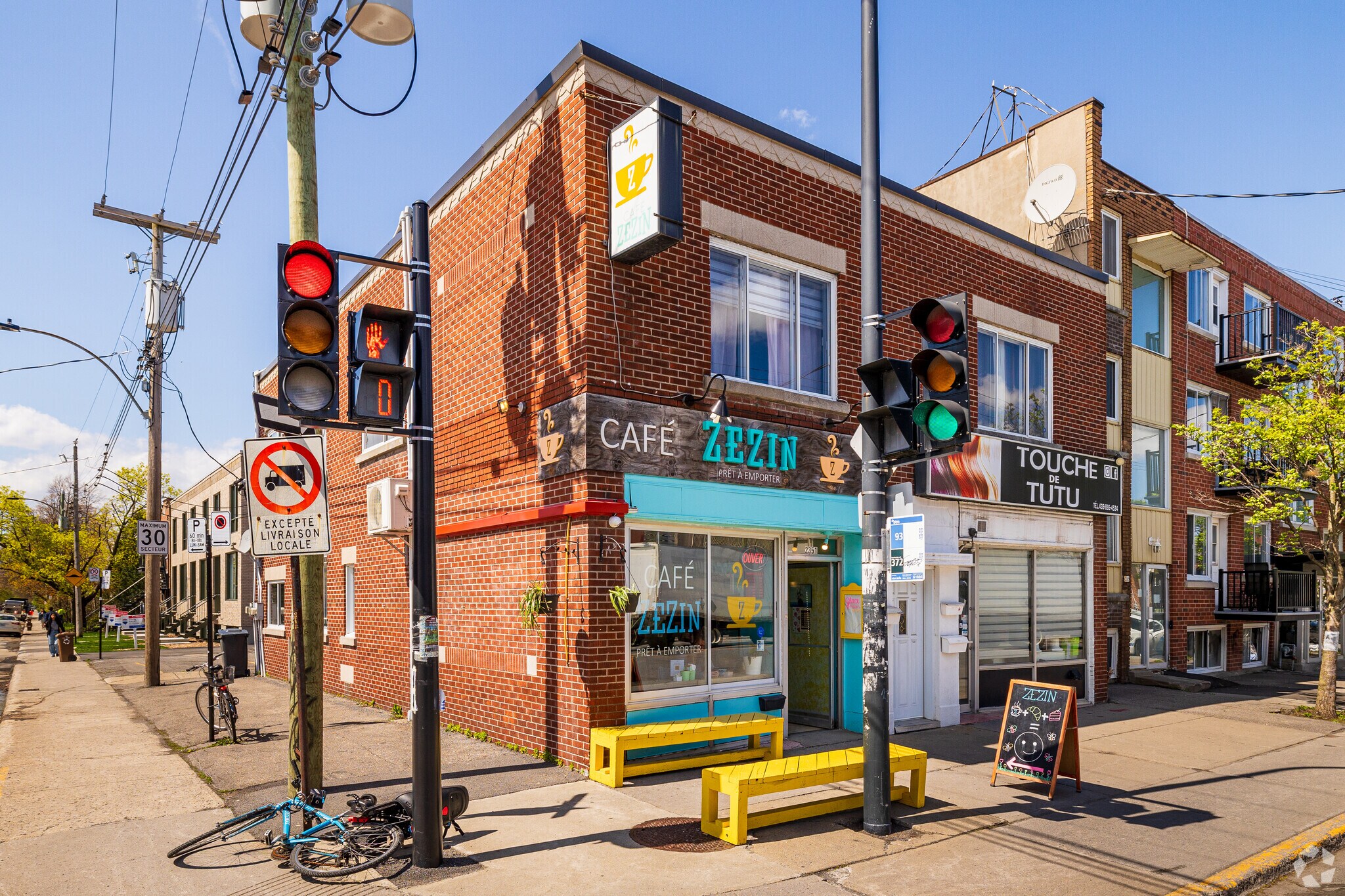 2351-2357 Rue Jean-Talon E, Montréal, QC for sale Primary Photo- Image 1 of 3
