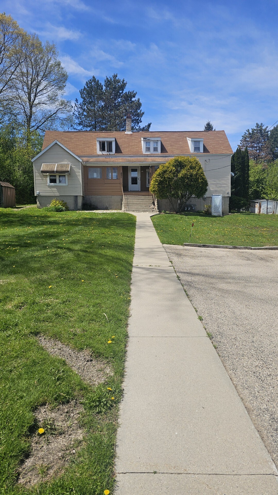 831 N Silverbrook Dr, West Bend, WI à vendre Photo principale- Image 1 de 3