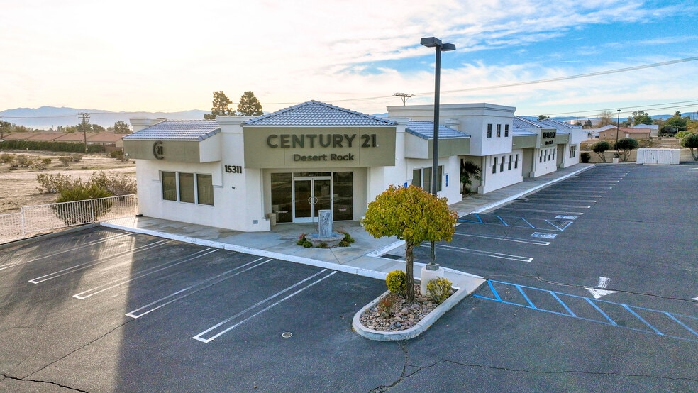 15311 Bear Valley Rd, Hesperia, CA à vendre - Photo du bâtiment - Image 1 de 22
