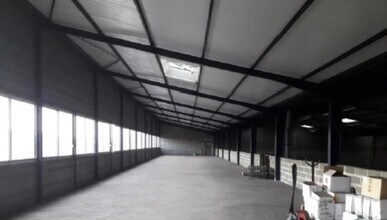 Industriel dans Corbas à louer Photo du bâtiment- Image 2 de 2