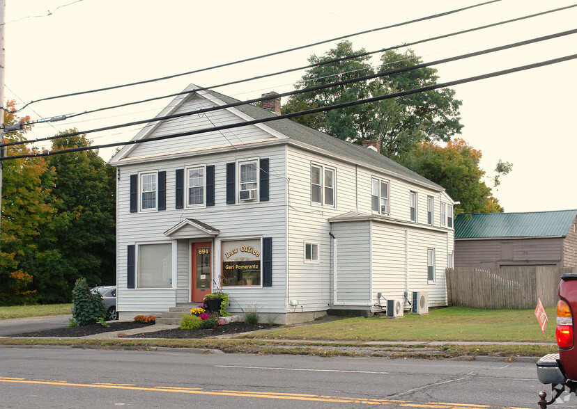 694 Columbia Turnpike, East Greenbush, NY for sale - Primary Photo - Image 1 of 1