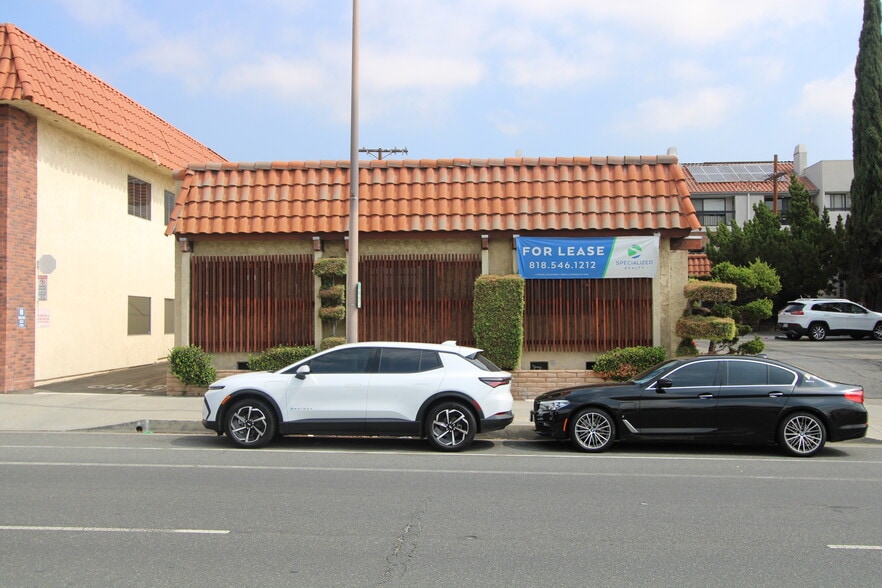 1911 W Glenoaks Blvd, Glendale, CA for lease - Building Photo - Image 2 of 11