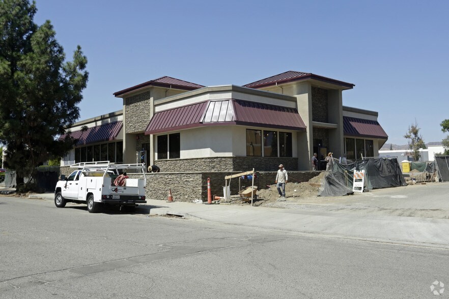 19331 Business Center Dr, Northridge, CA à louer - Photo du bâtiment - Image 2 de 3