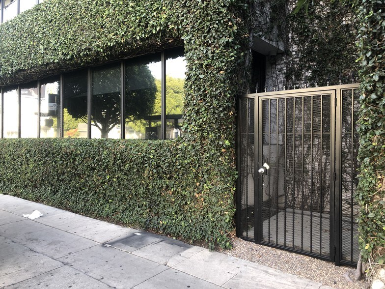 8300-8304 Beverly Blvd, Los Angeles, CA à louer - Photo du bâtiment - Image 3 de 5