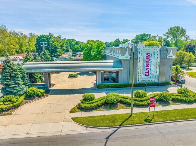 Plus de détails pour 20771 W 8 Mile Rd, Detroit, MI - Commerce de détail à vendre