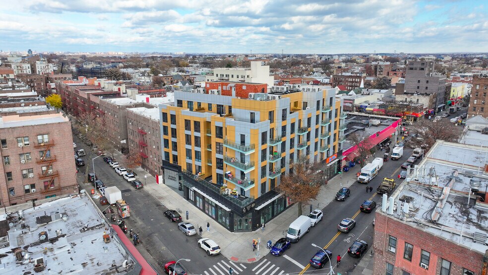 9501 37th Ave, Flushing, NY à vendre - Photo du bâtiment - Image 2 de 30