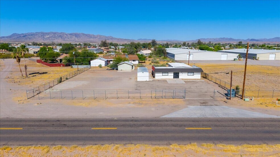 10135 S Barrackman Rd, Mohave Valley, AZ à louer - Photo du bâtiment - Image 2 de 4