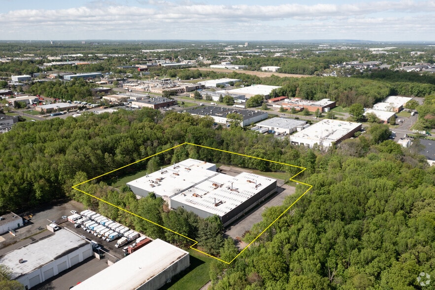 110 Pomponio Ave, South Plainfield, NJ à louer - Photo du bâtiment - Image 1 de 39