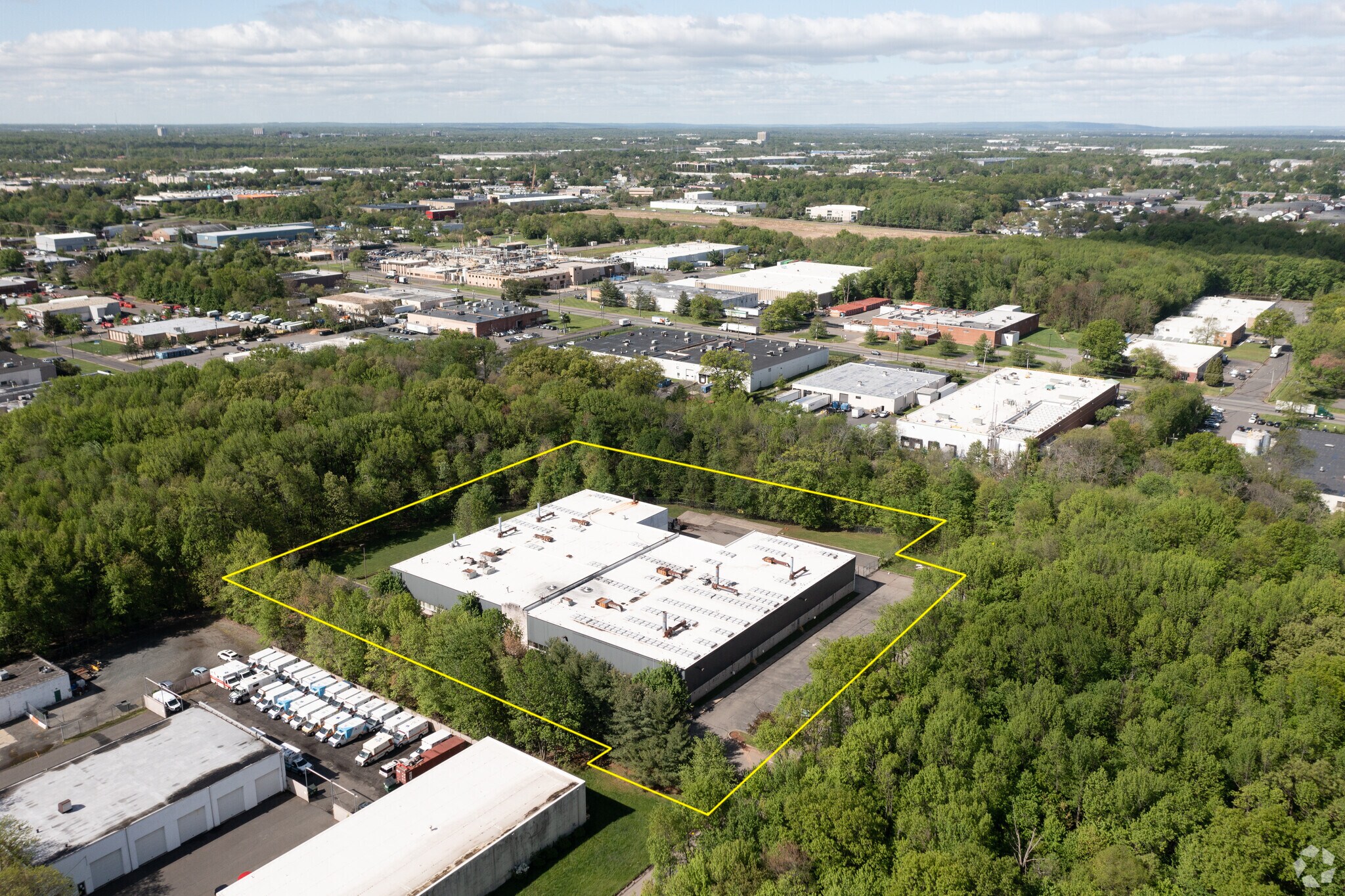 110 Pomponio Ave, South Plainfield, NJ à louer Photo du bâtiment- Image 1 de 40