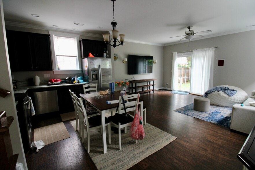 5-SFR Student Housing Portfolio near ODU portfolio of 5 properties for sale on LoopNet.ca - Interior Photo - Image 2 of 46