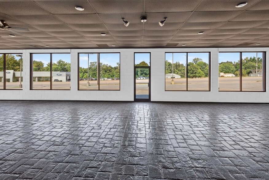620 Missouri 25, Dexter, MO for lease - Interior Photo - Image 2 of 9