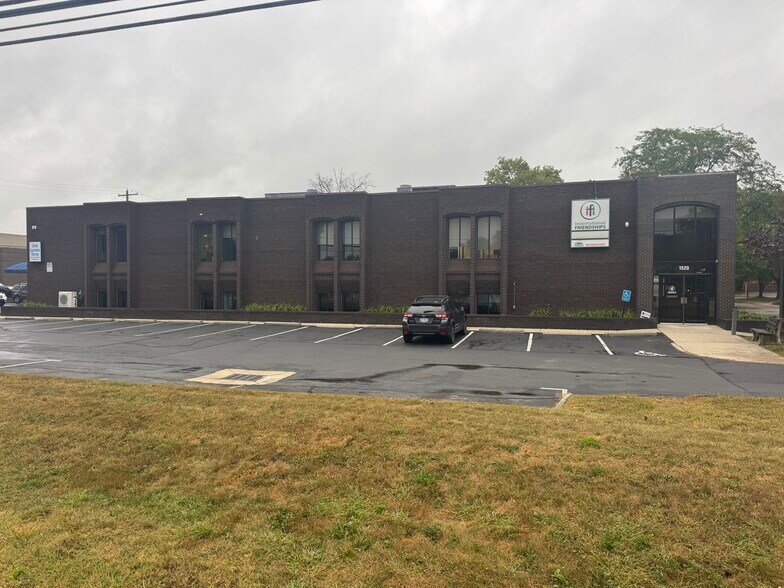 1520 Old Henderson Rd, Columbus, OH à louer - Photo du bâtiment - Image 3 de 7