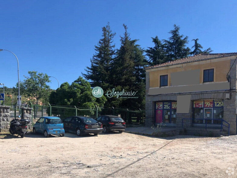 Vente au détail dans Segovia, SEG à vendre - Photo du bâtiment - Image 3 de 13