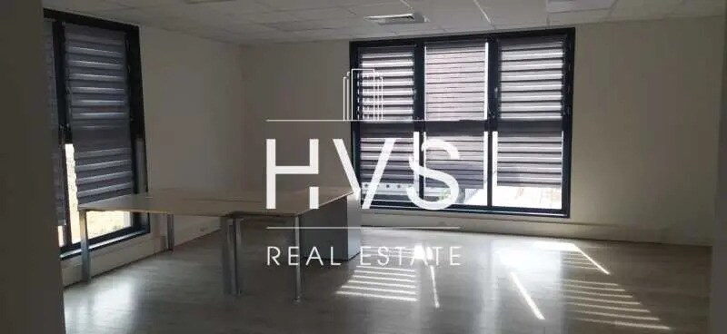 Office in Gardanne for lease - Interior Photo - Image 3 of 11