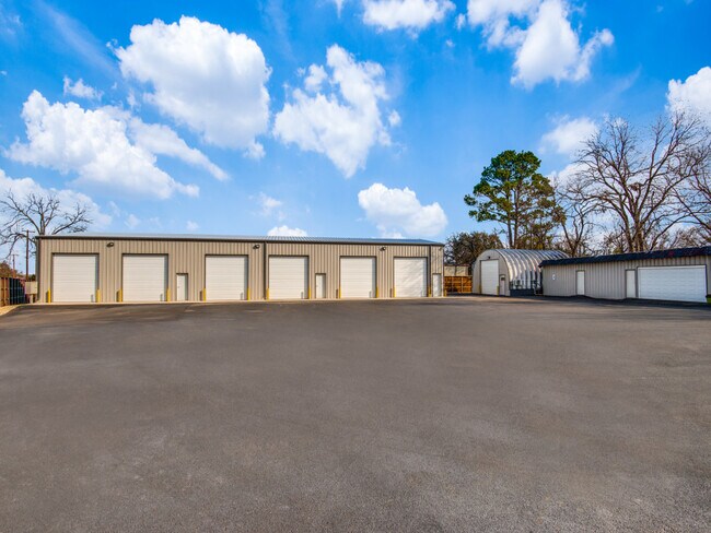 Plus de détails pour 708 E Hundley Dr, Lake Dallas, TX - Industriel à louer