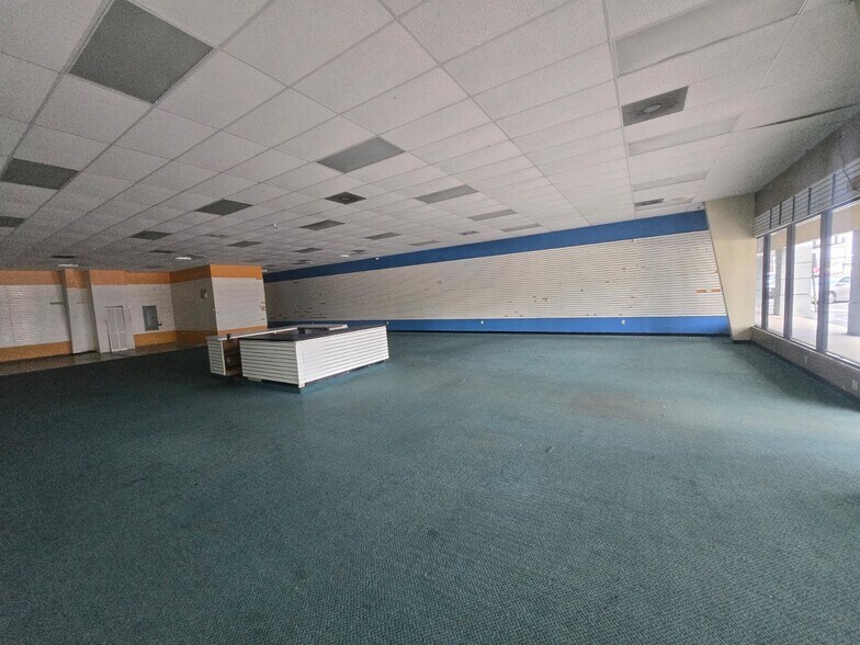 3942 Tyrone Blvd N, Saint Petersburg, FL à louer - Photo du bâtiment - Image 3 de 10