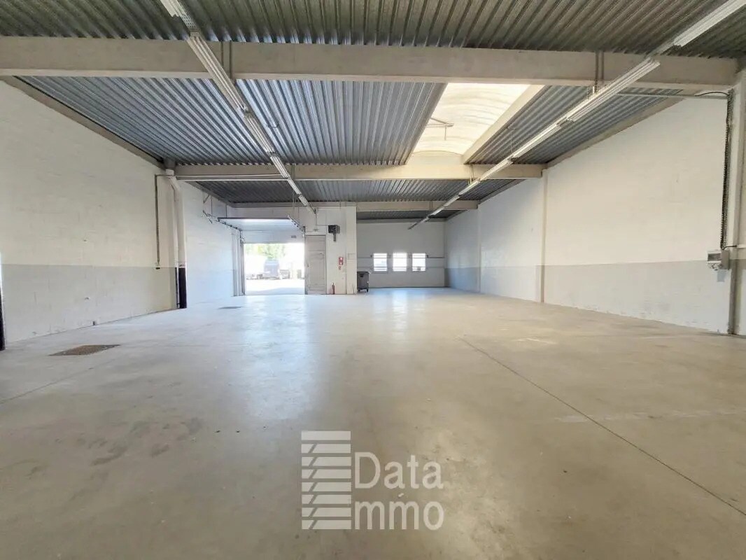 Industrial in Lognes for lease Building Photo- Image 1 of 10