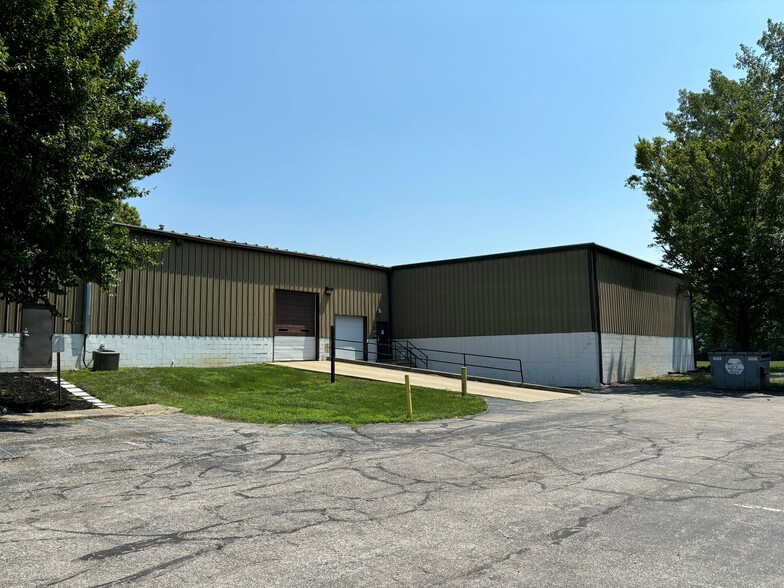 4415 Saguaro Trl, Indianapolis, IN for sale - Building Photo - Image 2 of 4