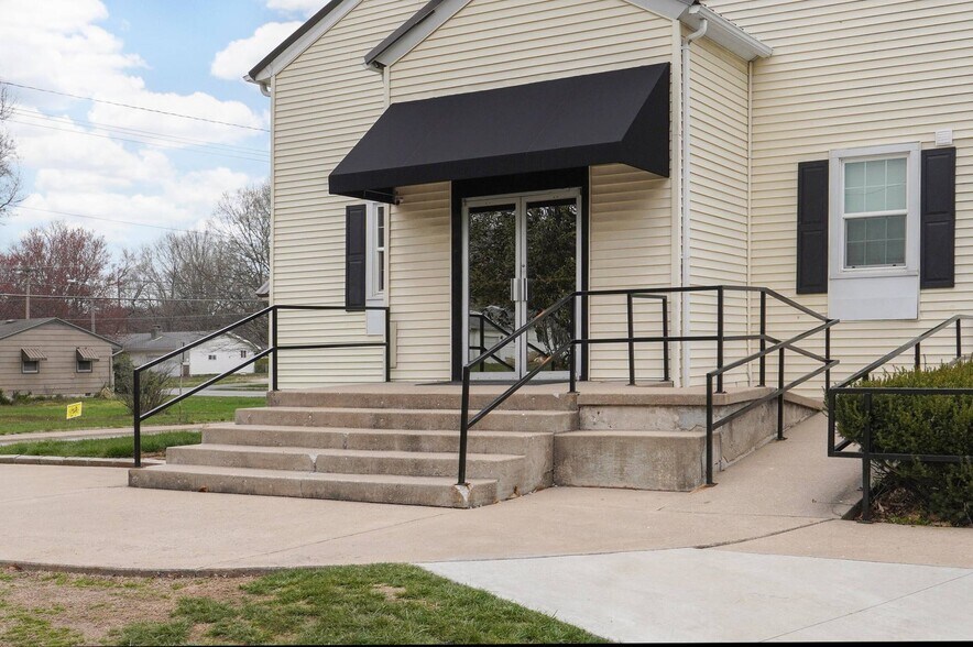 2440 E Seminole St, Springfield, MO à vendre - Photo du bâtiment - Image 2 de 47
