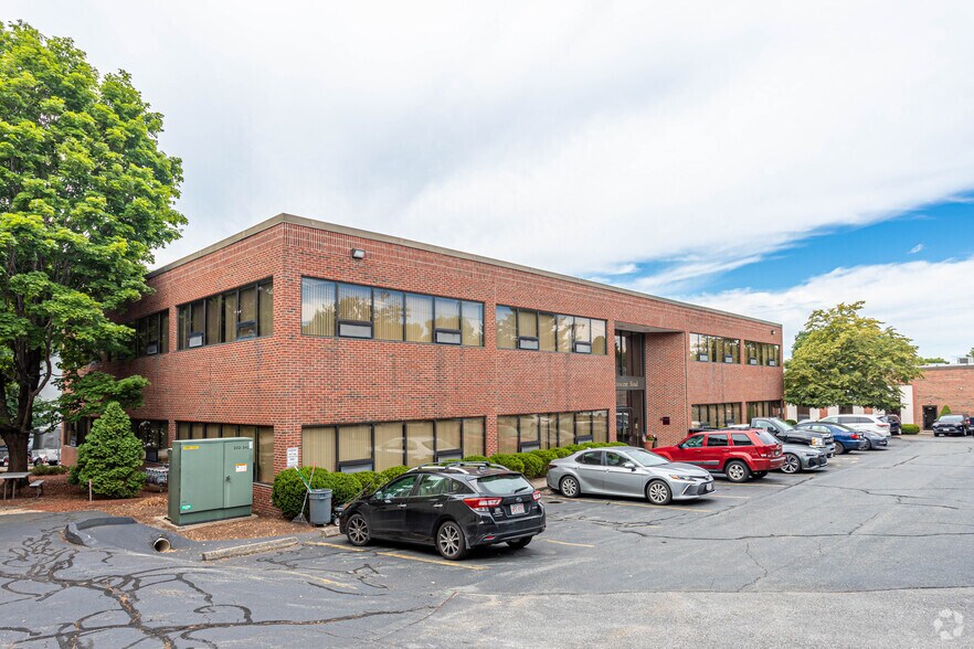100 Crescent Rd, Needham, MA à louer - Photo du bâtiment - Image 2 de 9