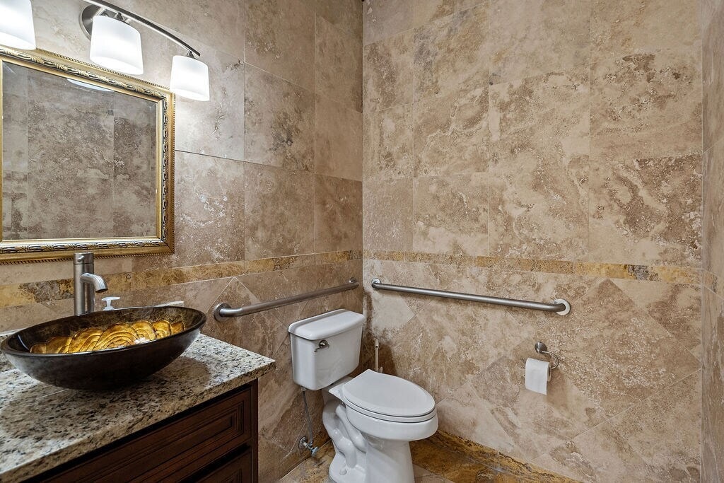 7901 Kingspointe Pky, Orlando, FL 32819 - Unit 20 - - Interior Photo - Image 2 of 7