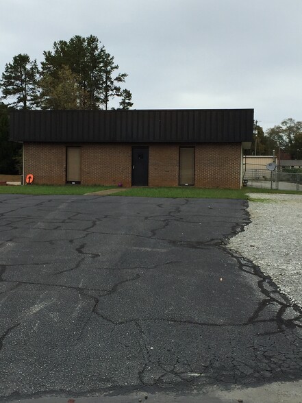 517 Concord Industrial Dr, Seneca, SC for lease - Building Photo - Image 1 of 4