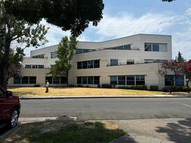 55 1st St, Lakeport CA - Épicerie