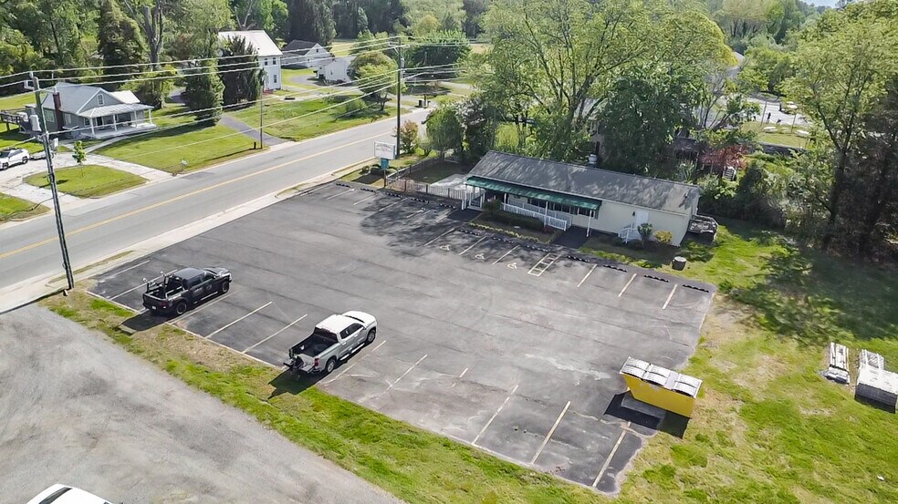 15220 Kings Hwy, Montross, VA à vendre - Photo du bâtiment - Image 3 de 47
