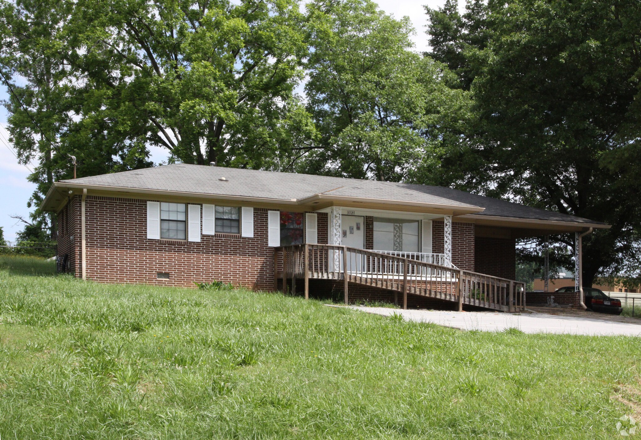 3727 Robinson Dr, Oakwood, GA à vendre Photo principale- Image 1 de 3