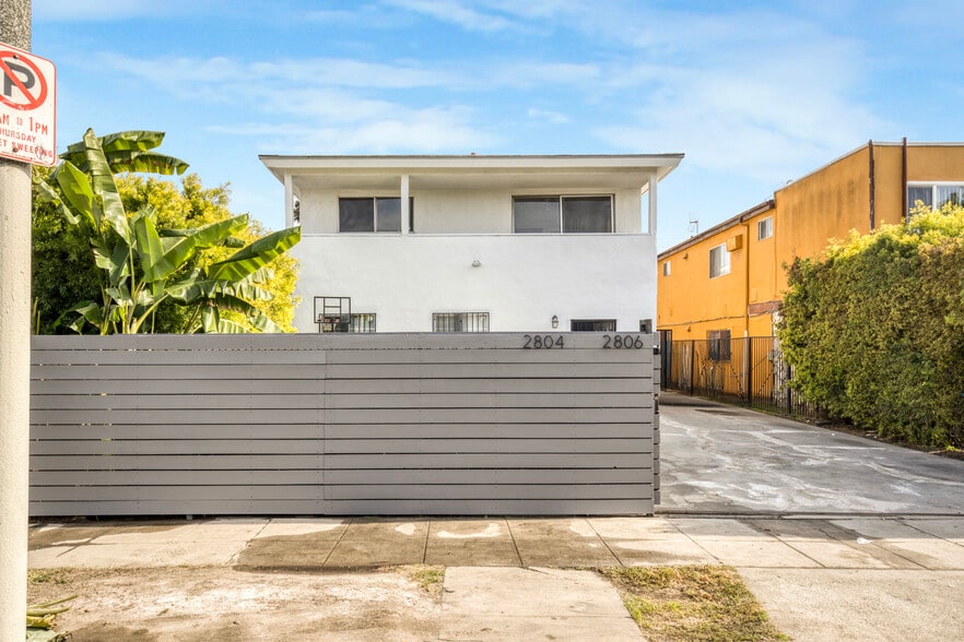 2806 S Norton Ave, Los Angeles, CA à vendre - Photo du bâtiment - Image 3 de 20