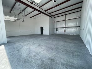 325 Greenhouse Rd, Centerton, AR for lease Interior Photo- Image 2 of 9