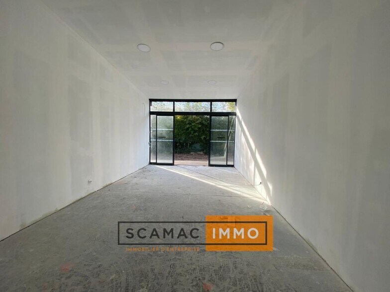 Retail in Gardanne for lease - Interior Photo - Image 3 of 4