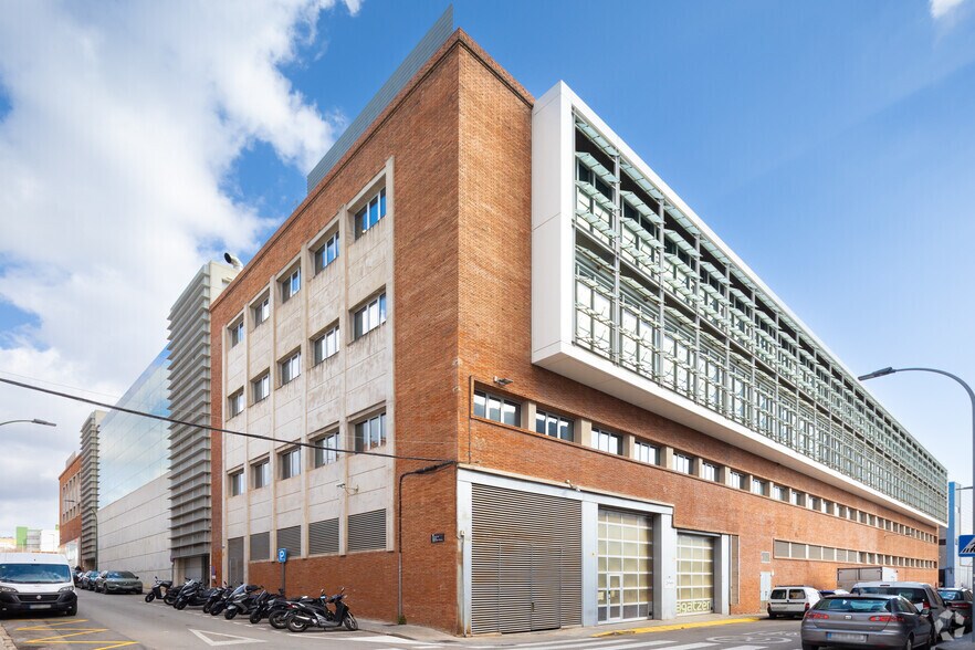 Office in Esplugues de Llobregat, Barcelona for lease - Building Photo - Image 3 of 5