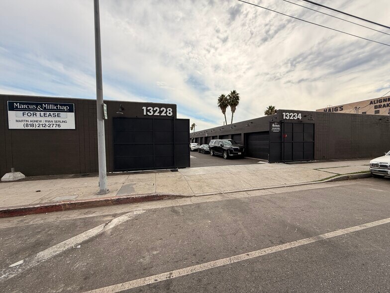 13228-13234 Sherman Way, North Hollywood, CA à louer - Photo du bâtiment - Image 3 de 6