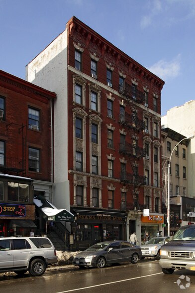 151-153 Second Ave, New York, NY à louer - Photo du bâtiment - Image 2 de 3