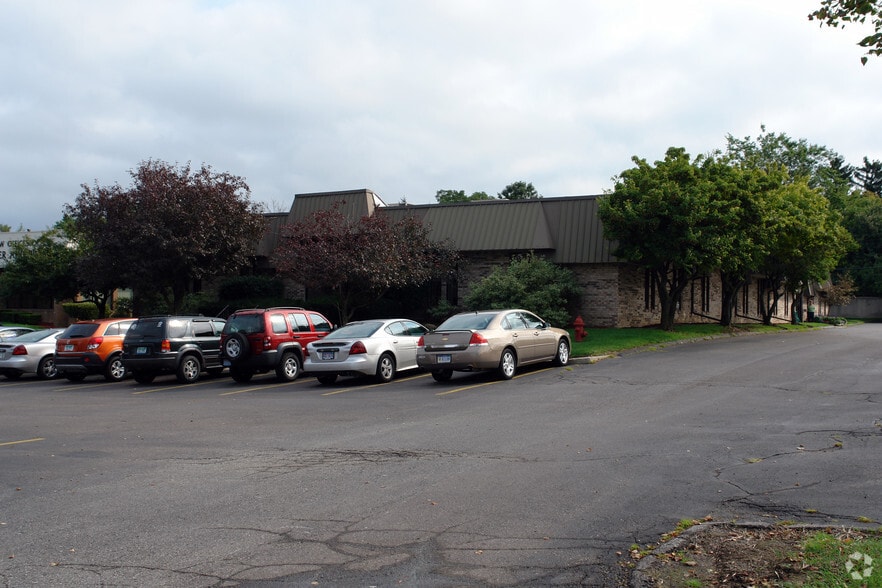 28104 Orchard Lake Rd, Farmington Hills, MI for lease - Building Photo - Image 2 of 3