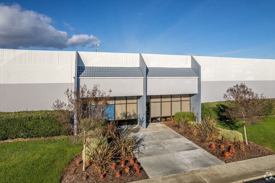 1800-1810 Enterprise Blvd, West Sacramento, CA à louer - Photo du bâtiment - Image 2 de 12