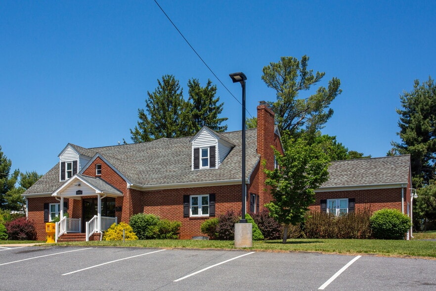 2352 Jefferson Hwy, Waynesboro, VA for lease - Building Photo - Image 3 of 69
