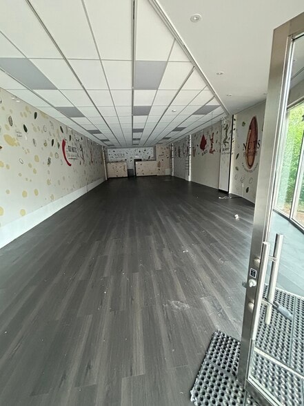 122-129 Middle Neck Rd, Great Neck, NY for lease - Interior Photo - Image 3 of 8