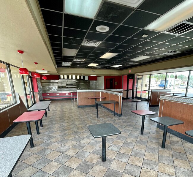 Plus de détails pour 5508 Raeford Rd, Fayetteville, NC - Commerce de détail à louer