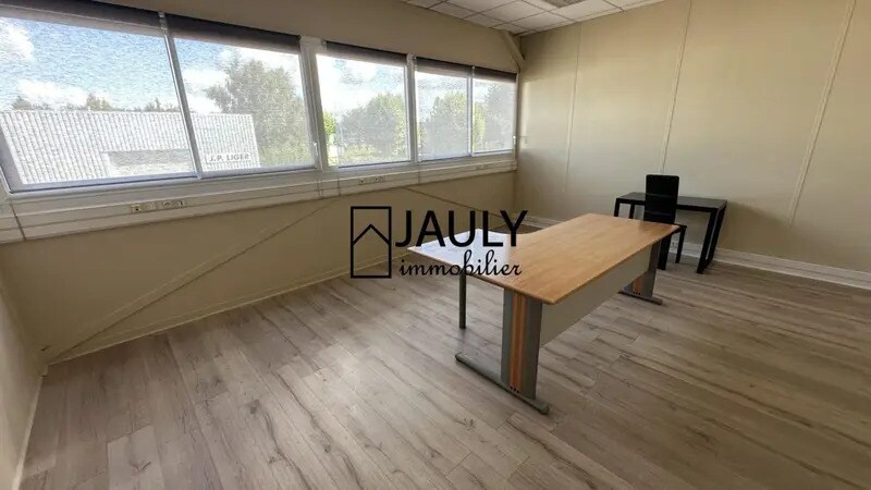 Office in Quincy-Voisins for lease - Interior Photo - Image 2 of 15
