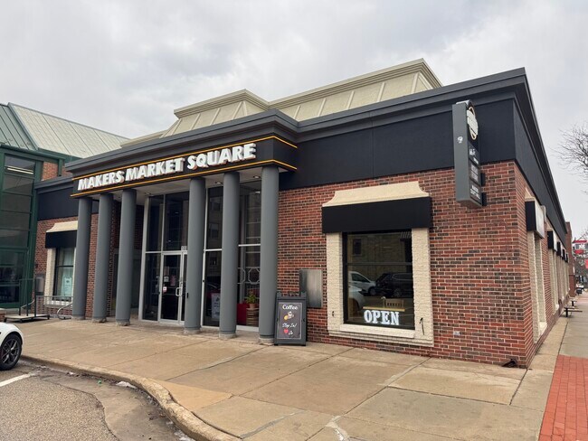 Plus de détails pour 100 S 1st St, Mount Horeb, WI - Commerce de détail à louer