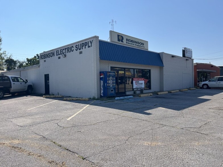 519 N 13th Ave, Laurel, MS à vendre - Photo du bâtiment - Image 2 de 8