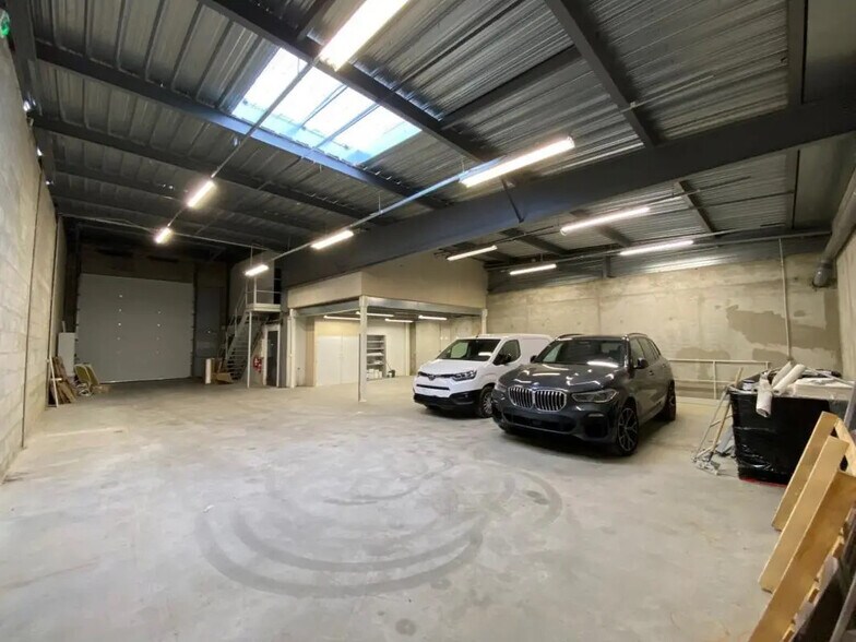 Flex in Brignais for sale - Interior Photo - Image 1 of 6