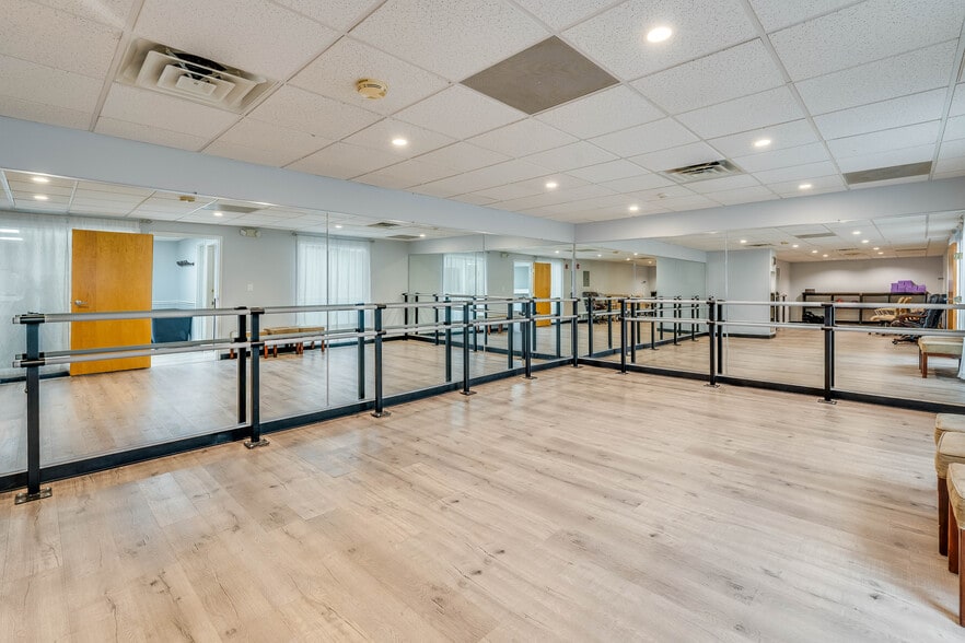 1 Elm Sq, Andover, MA for sale - Building Photo - Image 1 of 20