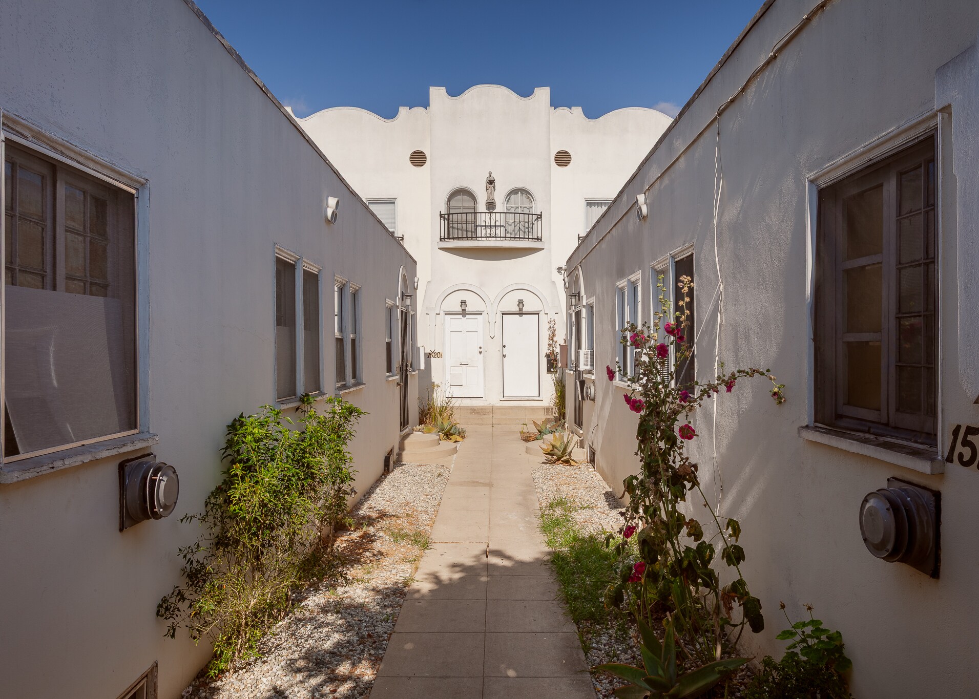 1520 Menlo Ave, Los Angeles, CA for sale Building Photo- Image 1 of 1